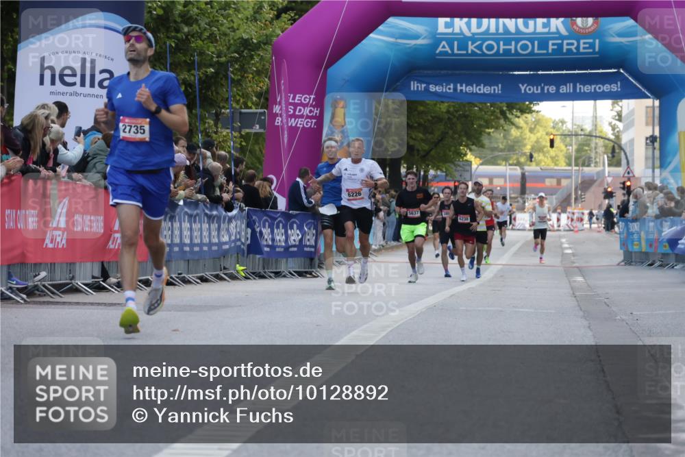 06.09.2026 - CURREX Alsterlauf Yannick Fuchs http://msf.ph/oto/10128892 06.09.2026 09:37:16 Ziel 2735, 6006, 6008 meine-sportfotos.de