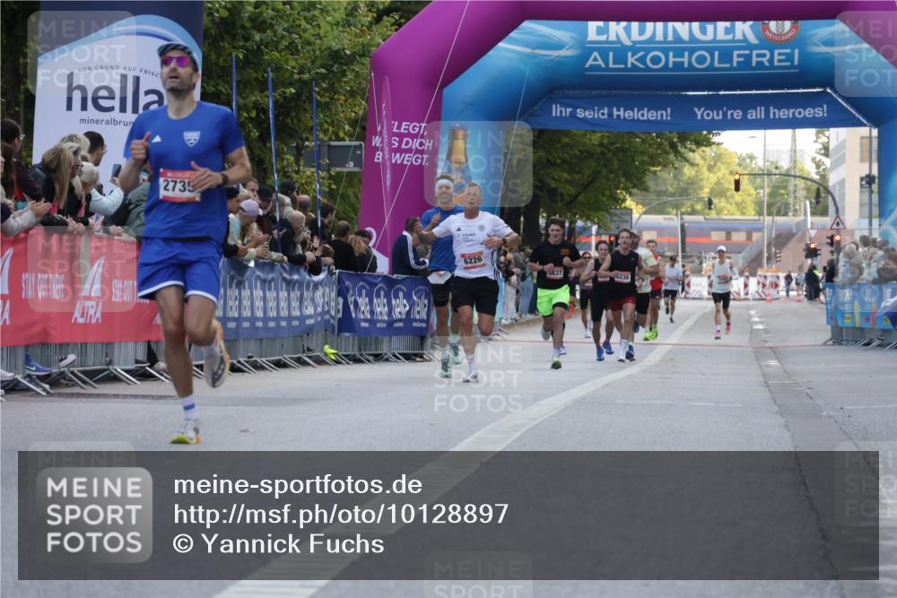 06.09.2026 - CURREX Alsterlauf Yannick Fuchs http://msf.ph/oto/10128897 06.09.2026 09:37:16 Ziel 2735, 6006, 6008 meine-sportfotos.de