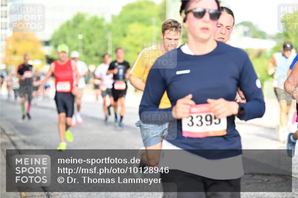 06.09.2026 - CURREX Alsterlauf Dr. Thomas Lammeyer http://msf.ph/oto/10128946 06.09.2026 09:50:03 Laufen 3395 meine-sportfotos.de