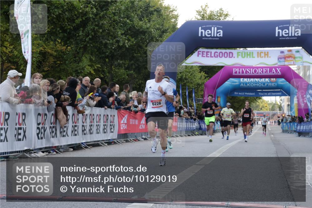 06.09.2026 - CURREX Alsterlauf Yannick Fuchs http://msf.ph/oto/10129019 06.09.2026 09:37:22 Ziel 2735, 6008, 6057, 6226 meine-sportfotos.de