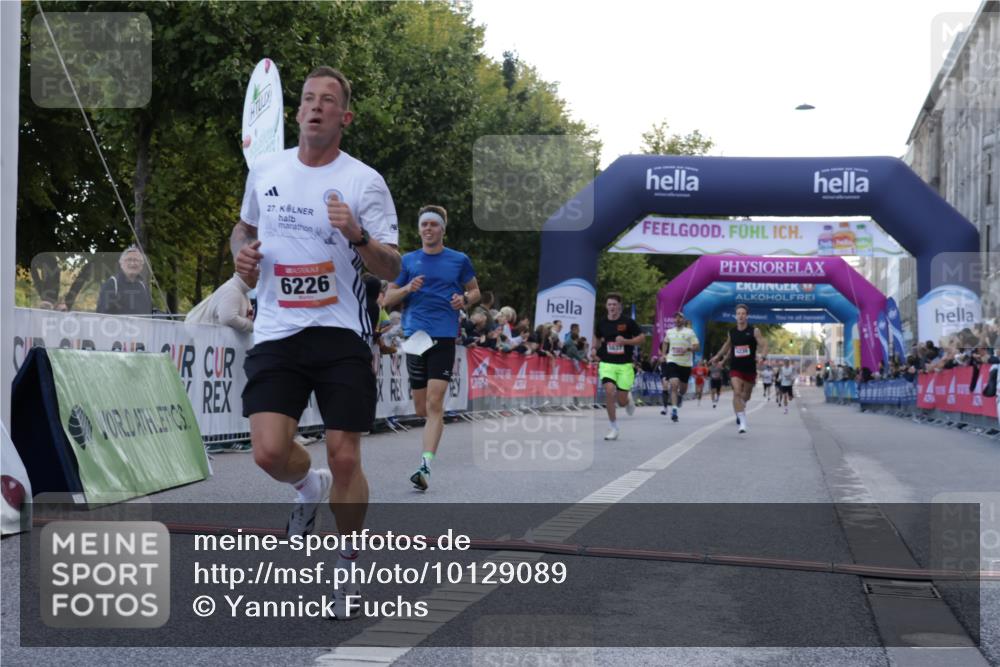 06.09.2026 - CURREX Alsterlauf Yannick Fuchs http://msf.ph/oto/10129089 06.09.2026 09:37:24 Ziel 2735, 5637, 6008, 6057, 6226, 6238 meine-sportfotos.de