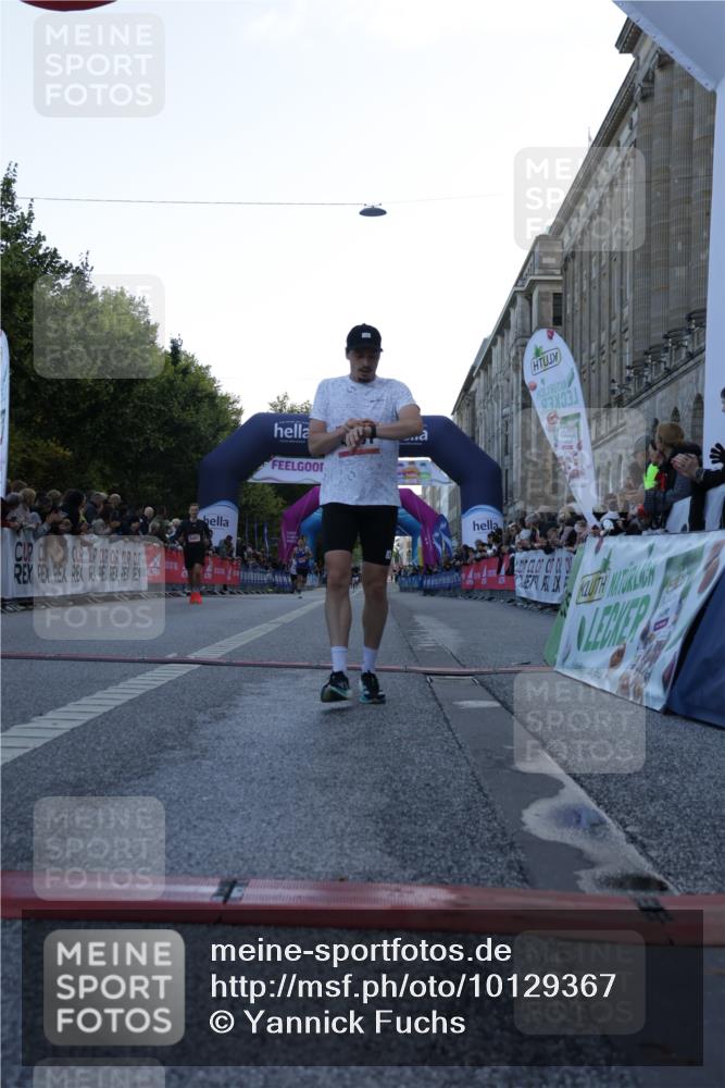 06.09.2026 - CURREX Alsterlauf Yannick Fuchs http://msf.ph/oto/10129367 06.09.2026 09:37:42 Ziel 2021, 4201, 4625, 5024, 5374, 5441, 5641, 6043, 6494, 8084 meine-sportfotos.de