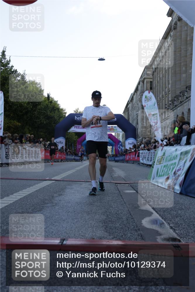 06.09.2026 - CURREX Alsterlauf Yannick Fuchs http://msf.ph/oto/10129374 06.09.2026 09:37:42 Ziel 2021, 4201, 4625, 5024, 5374, 5441, 5641, 6043, 6494, 8084 meine-sportfotos.de
