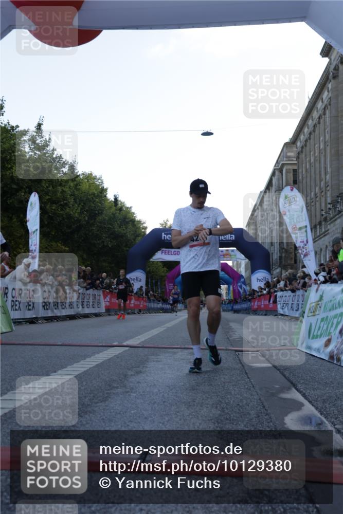 06.09.2026 - CURREX Alsterlauf Yannick Fuchs http://msf.ph/oto/10129380 06.09.2026 09:37:42 Ziel 2021, 4201, 4625, 5024, 5374, 5441, 5641, 6043, 6494, 8084 meine-sportfotos.de