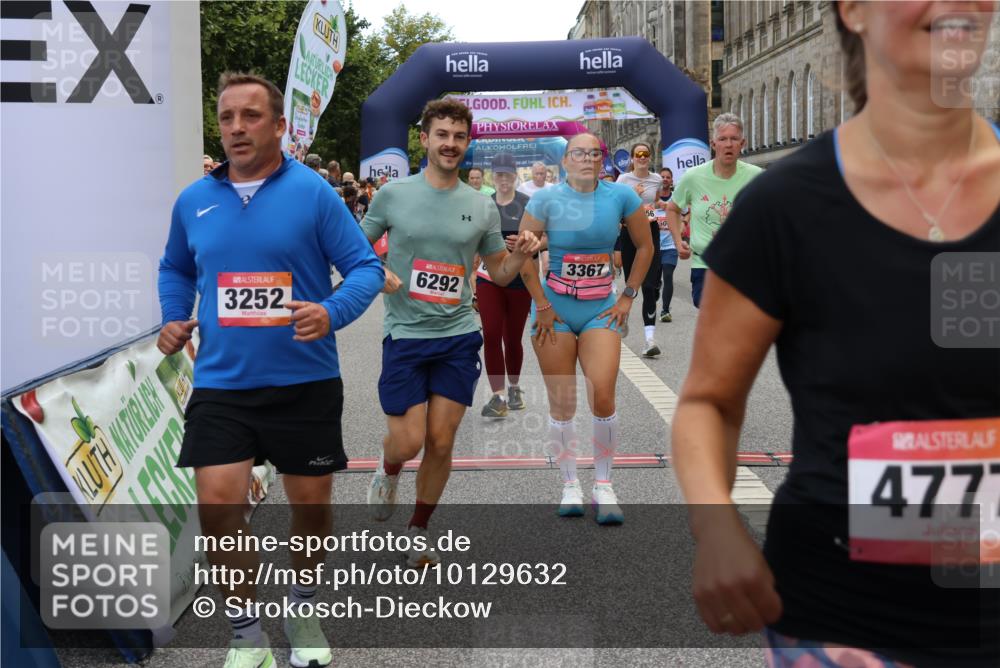 06.09.2026 - CURREX Alsterlauf Strokosch-Dieckow http://msf.ph/oto/10129632 06.09.2026 10:03:35 Ziel 2447, 2448, 2501, 2629, 2630, 2740, 2741, 2820, 2869, 3227, 3252, 3367, 3756, 4777, 5087, 5360, 5408, 5461, 6290, 6292, 6344, 8022, 8263, 8279, 8315, 8323 meine-sportfotos.de