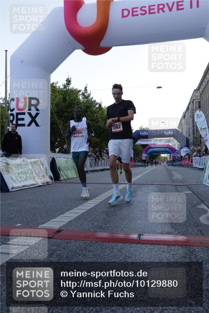 06.09.2026 - CURREX Alsterlauf Yannick Fuchs http://msf.ph/oto/10129880 06.09.2026 09:37:56 Ziel 2802, 3382, 5671, 6001, 6300, 8011 meine-sportfotos.de