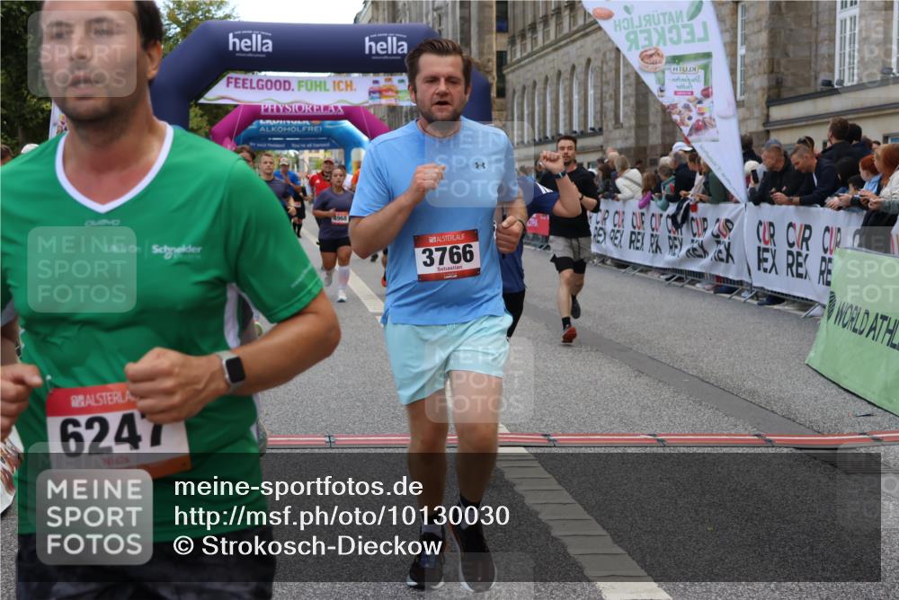 06.09.2026 - CURREX Alsterlauf Strokosch-Dieckow http://msf.ph/oto/10130030 06.09.2026 10:03:56 Ziel 2042, 2989, 3094, 3378, 3384, 3405, 3651, 3766, 4004, 4132, 4672, 4968, 4972, 4979, 5284, 5468, 5911, 6247, 8044, 8079 meine-sportfotos.de