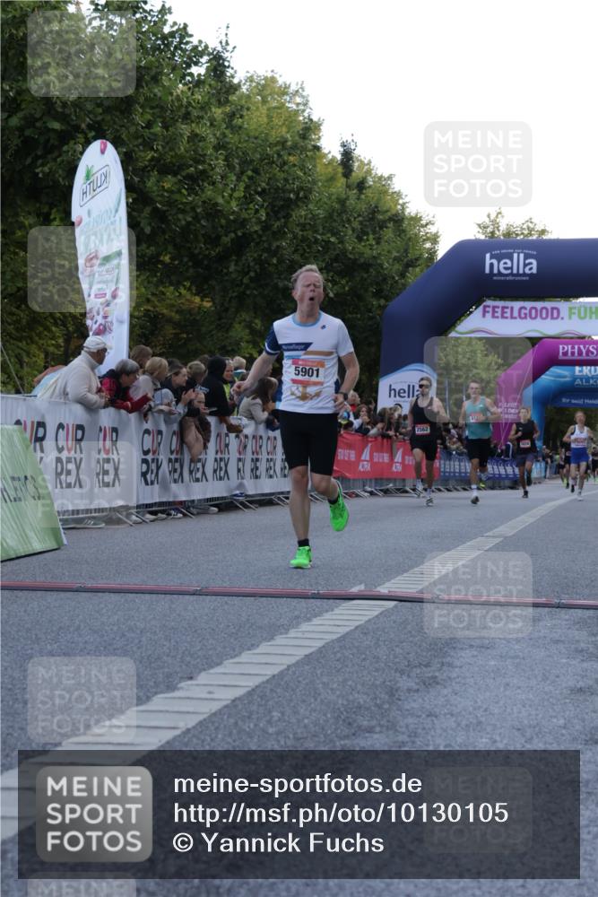 06.09.2026 - CURREX Alsterlauf Yannick Fuchs http://msf.ph/oto/10130105 06.09.2026 09:38:01 Ziel 2562, 2802, 3382, 4176, 5901, 6001, 6300, 8011 meine-sportfotos.de