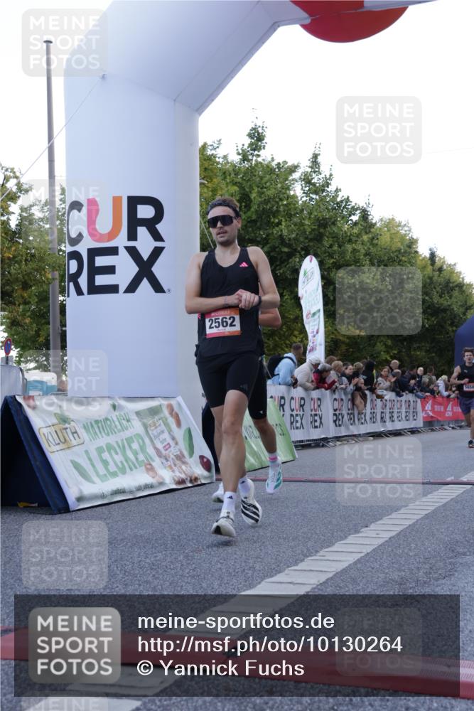 06.09.2026 - CURREX Alsterlauf Yannick Fuchs http://msf.ph/oto/10130264 06.09.2026 09:38:05 Ziel 2562, 4176, 5658, 5901, 6003, 8011 meine-sportfotos.de