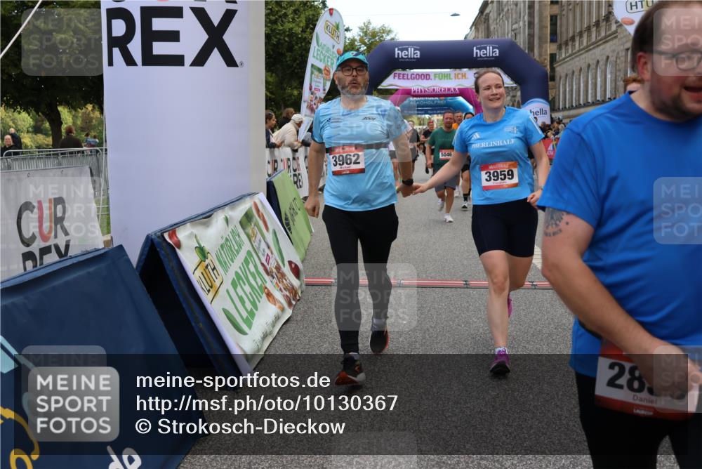 06.09.2026 - CURREX Alsterlauf Strokosch-Dieckow http://msf.ph/oto/10130367 06.09.2026 10:04:21 Ziel 2025, 2437, 2830, 3711, 3959, 3962, 4119, 4131, 4288, 4630, 4812, 5046, 5674, 5713, 6193 meine-sportfotos.de