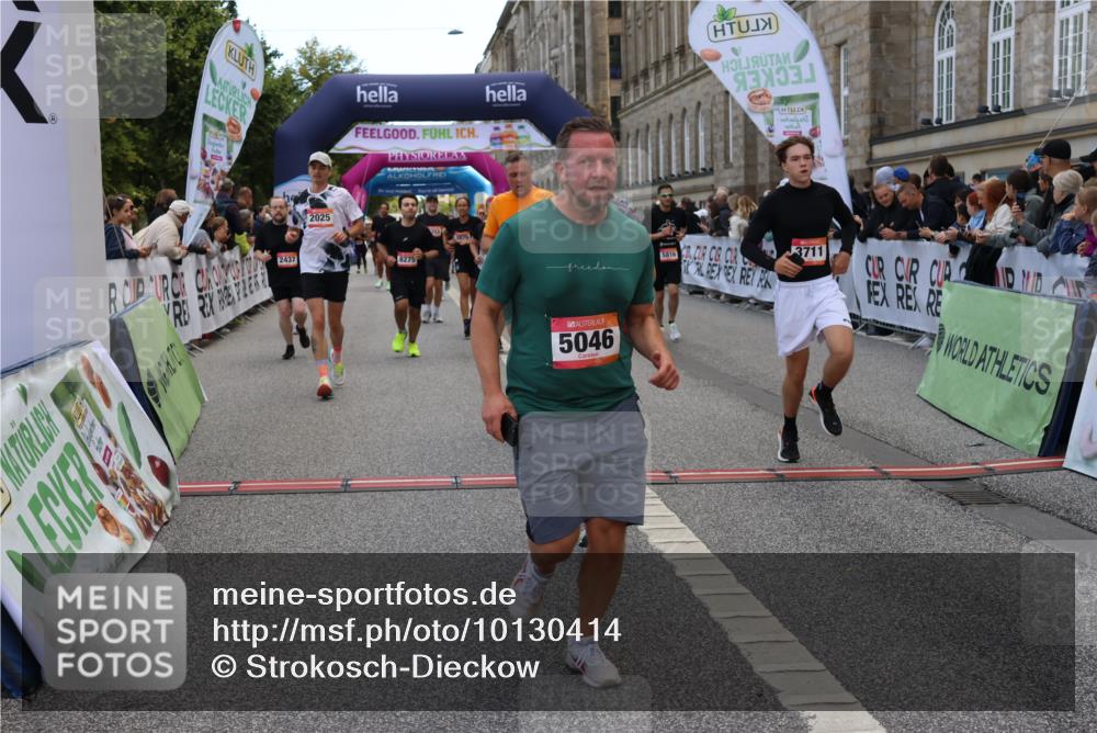 06.09.2026 - CURREX Alsterlauf Strokosch-Dieckow http://msf.ph/oto/10130414 06.09.2026 10:04:24 Ziel 2025, 2303, 2437, 3435, 3711, 3959, 3962, 4119, 4131, 4376, 4630, 4812, 5046, 5713, 5718, 5816, 6193 meine-sportfotos.de
