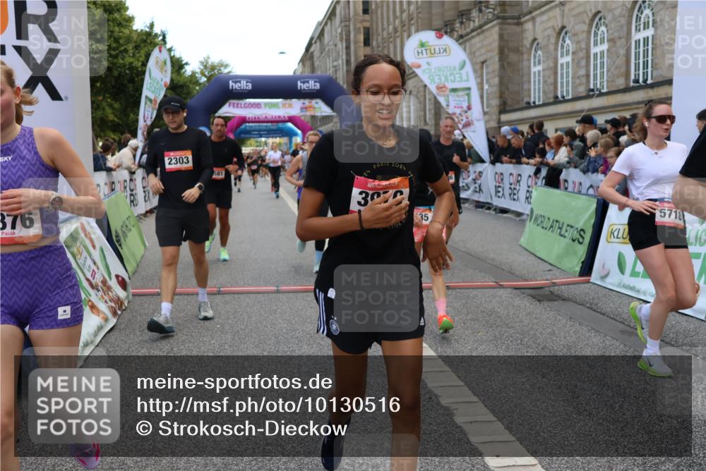 06.09.2026 - CURREX Alsterlauf Strokosch-Dieckow http://msf.ph/oto/10130516 06.09.2026 10:04:30 Ziel 2025, 2303, 2437, 2581, 2988, 2991, 2993, 3435, 3696, 3711, 3807, 4179, 4376, 4630, 4768, 4812, 5071, 5644, 5718, 5816, 6193 meine-sportfotos.de