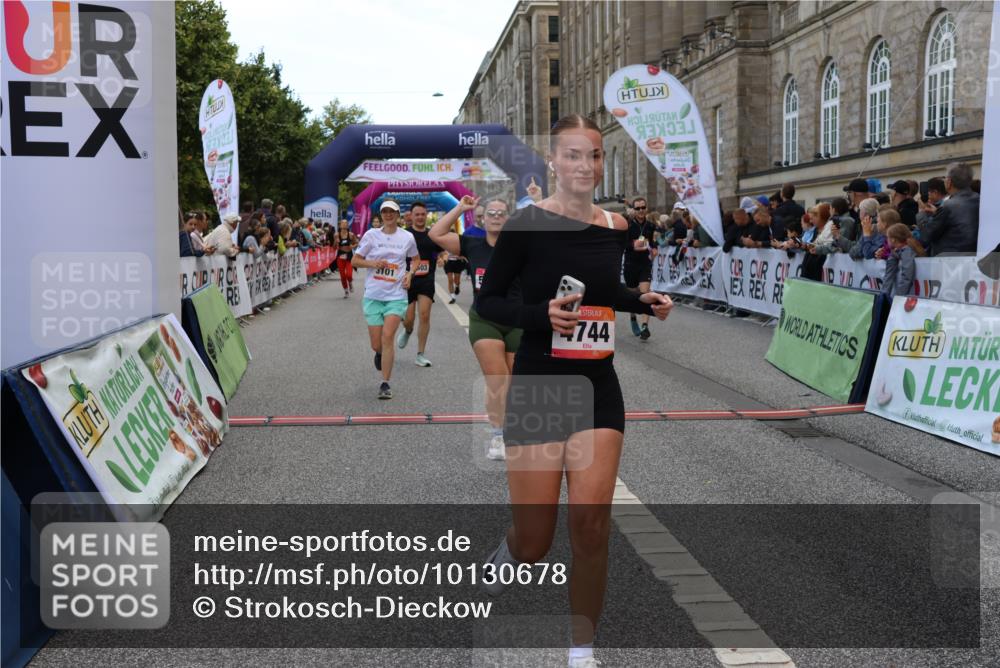 06.09.2026 - CURREX Alsterlauf Strokosch-Dieckow http://msf.ph/oto/10130678 06.09.2026 10:04:41 Ziel 2074, 2121, 2203, 2357, 2583, 2658, 2957, 2988, 2991, 2993, 3004, 3005, 3101, 3451, 3807, 4052, 4181, 4431, 4516, 4744, 4874, 5071, 5275, 5503, 5504, 5566, 5576, 5644, 5767, 6063, 8237 meine-sportfotos.de