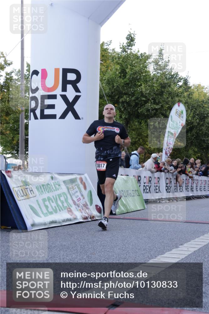 06.09.2026 - CURREX Alsterlauf Yannick Fuchs http://msf.ph/oto/10130833 06.09.2026 09:38:44 Ziel 2214, 2326, 3817, 5469, 5739, 6260, 8010, 8013 meine-sportfotos.de