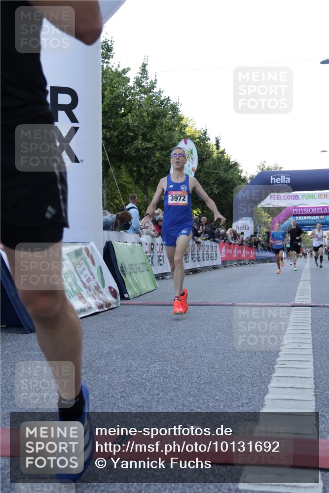 06.09.2026 - CURREX Alsterlauf Yannick Fuchs http://msf.ph/oto/10131692 06.09.2026 09:39:28 Ziel 2739, 3270, 3759, 3972, 4163, 4698, 4866, 5246, 5334, 5339, 5639, 5803, 5967 meine-sportfotos.de