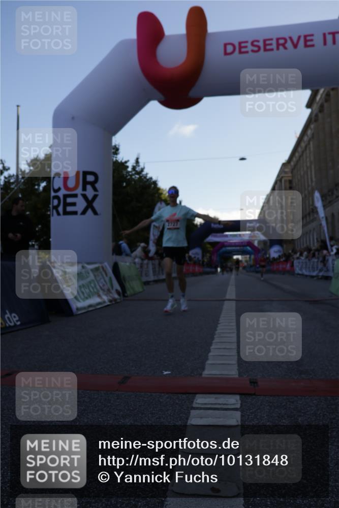 06.09.2026 - CURREX Alsterlauf Yannick Fuchs http://msf.ph/oto/10131848 06.09.2026 09:39:36 Ziel 2727, 3270, 4163, 4380, 5334, 5339, 5803 meine-sportfotos.de