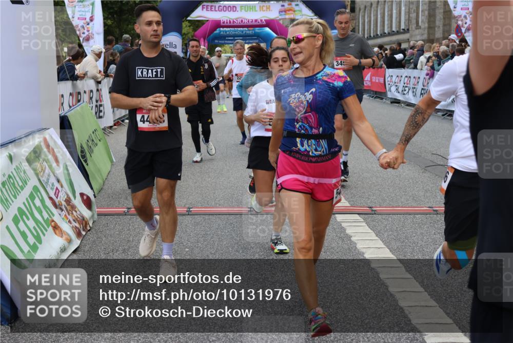 06.09.2026 - CURREX Alsterlauf Strokosch-Dieckow http://msf.ph/oto/10131976 06.09.2026 10:05:42 Ziel 2267, 2476, 2659, 3064, 3180, 3230, 3314, 3439, 3457, 4130, 4152, 4198, 4408, 4430, 4538, 5135, 5137, 5373, 5390, 5405, 5406, 5777, 6458 meine-sportfotos.de