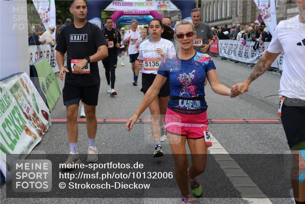 06.09.2026 - CURREX Alsterlauf Strokosch-Dieckow http://msf.ph/oto/10132006 06.09.2026 10:05:43 Ziel 2267, 2476, 2659, 3064, 3180, 3230, 3314, 3439, 3457, 4130, 4197, 4198, 4408, 4430, 4538, 5135, 5137, 5373, 5390, 5405, 5406, 5777, 6458 meine-sportfotos.de