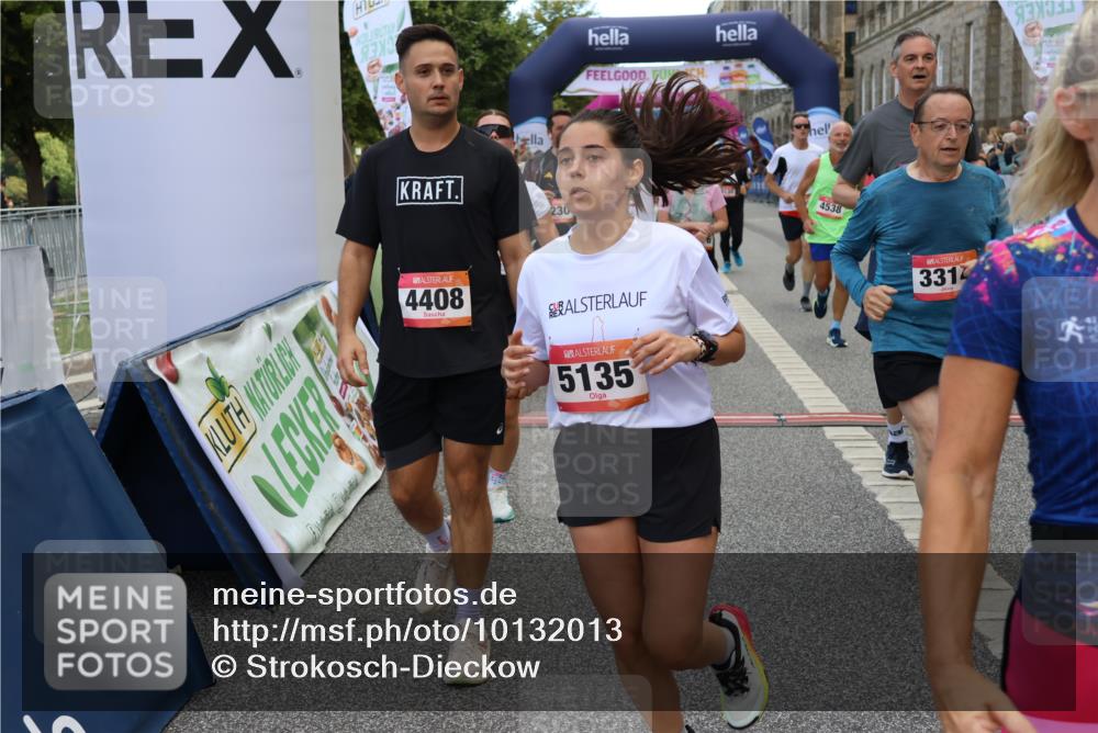 06.09.2026 - CURREX Alsterlauf Strokosch-Dieckow http://msf.ph/oto/10132013 06.09.2026 10:05:43 Ziel 2267, 2476, 2659, 3064, 3180, 3230, 3314, 3439, 3457, 4130, 4197, 4198, 4408, 4430, 4538, 5135, 5137, 5373, 5390, 5405, 5406, 5777, 6458 meine-sportfotos.de
