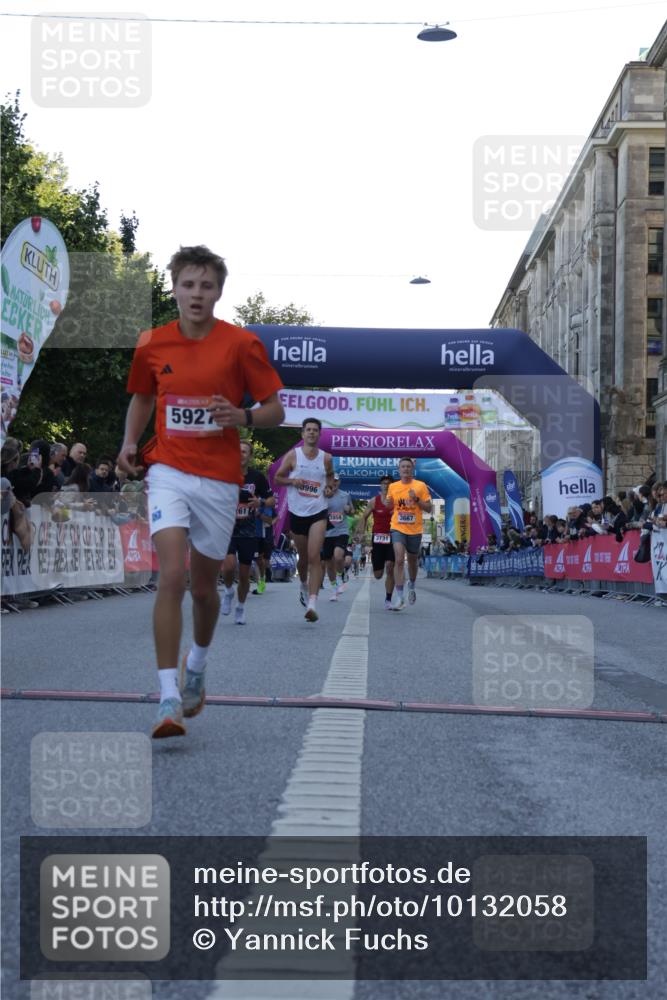 06.09.2026 - CURREX Alsterlauf Yannick Fuchs http://msf.ph/oto/10132058 06.09.2026 09:39:51 Ziel 2858, 3258, 3667, 3731, 3928, 4245, 4502, 5134, 5189, 5404, 5927, 5996, 6066, 6261, 8012, 8254 meine-sportfotos.de