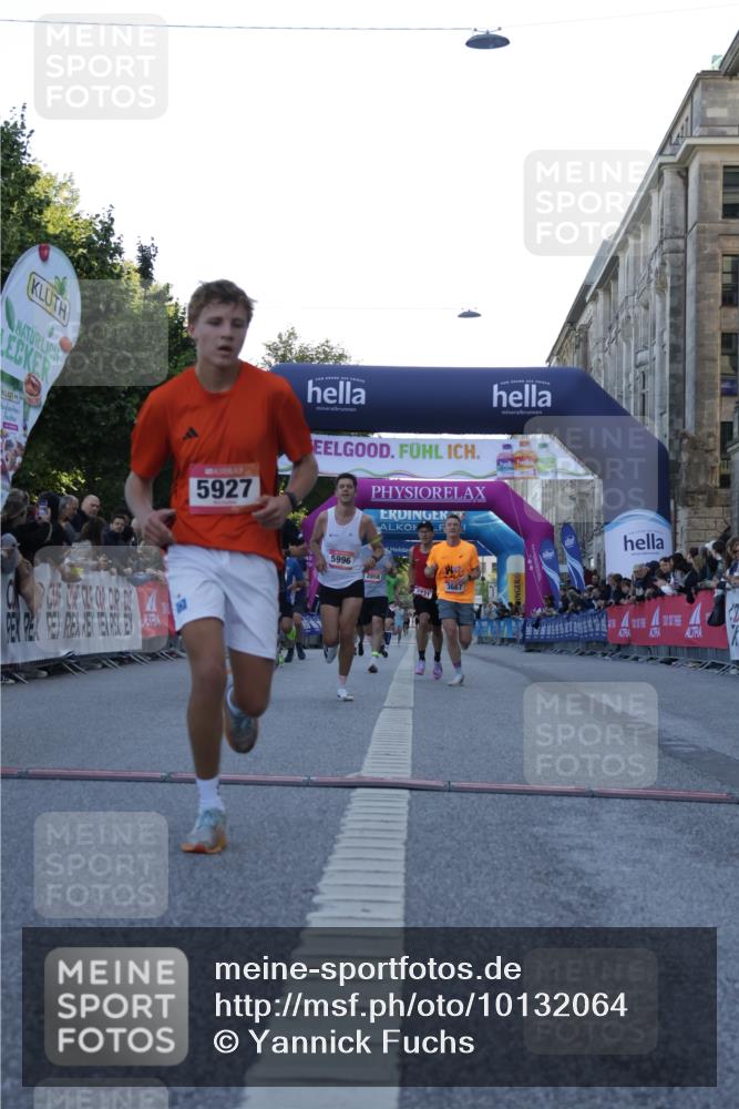 06.09.2026 - CURREX Alsterlauf Yannick Fuchs http://msf.ph/oto/10132064 06.09.2026 09:39:51 Ziel 2858, 3258, 3667, 3731, 3928, 4245, 4502, 5134, 5189, 5404, 5927, 5996, 6066, 6261, 8012, 8254 meine-sportfotos.de