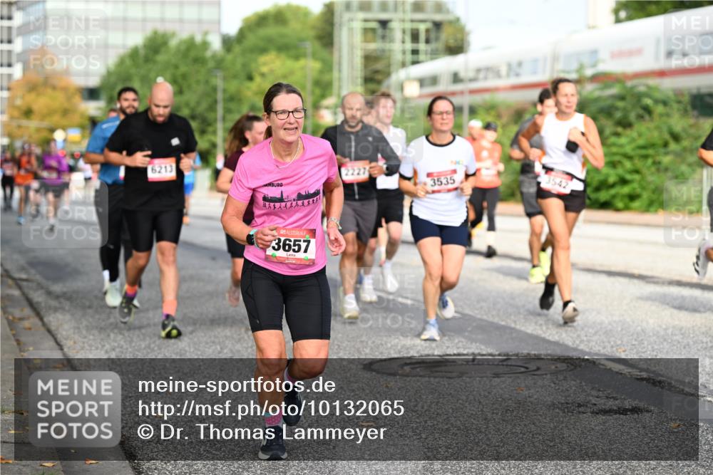 06.09.2026 - CURREX Alsterlauf Dr. Thomas Lammeyer http://msf.ph/oto/10132065 06.09.2026 09:55:55 Laufen 6213, 3657, 2227, 3535, 3542 meine-sportfotos.de