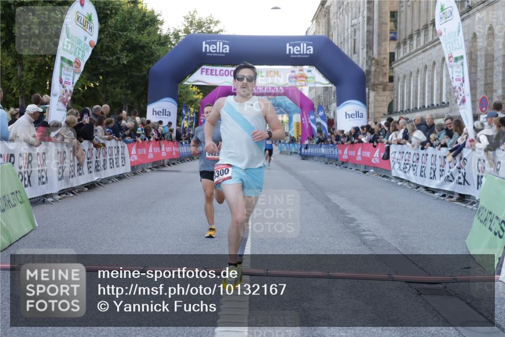 06.09.2026 - CURREX Alsterlauf Yannick Fuchs http://msf.ph/oto/10132167 06.09.2026 09:40:08 Ziel 2211, 2831, 3300, 4699, 5150, 5925 meine-sportfotos.de