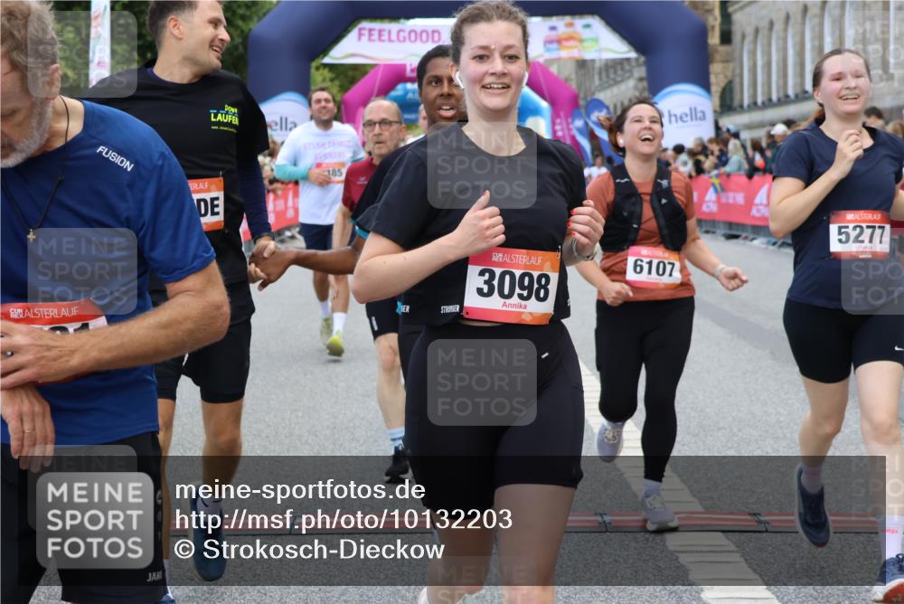 06.09.2026 - CURREX Alsterlauf Strokosch-Dieckow http://msf.ph/oto/10132203 06.09.2026 10:06:02 Ziel 2413, 2457, 3098, 3842, 3976, 4736, 4737, 4894, 5070, 5277, 5726, 5781, 6045, 6089, 6107, 6385, 8056, 8143 meine-sportfotos.de