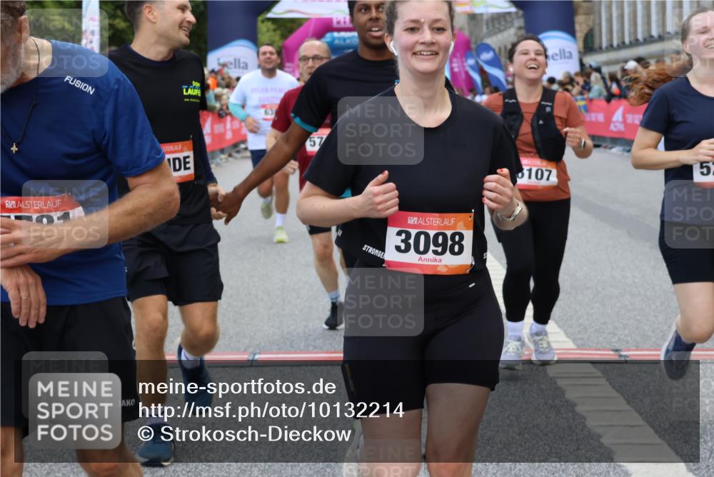 06.09.2026 - CURREX Alsterlauf Strokosch-Dieckow http://msf.ph/oto/10132214 06.09.2026 10:06:02 Ziel 2413, 2457, 3098, 3842, 3976, 4736, 4737, 4894, 5070, 5277, 5726, 5781, 6045, 6089, 6107, 6385, 8056, 8143 meine-sportfotos.de