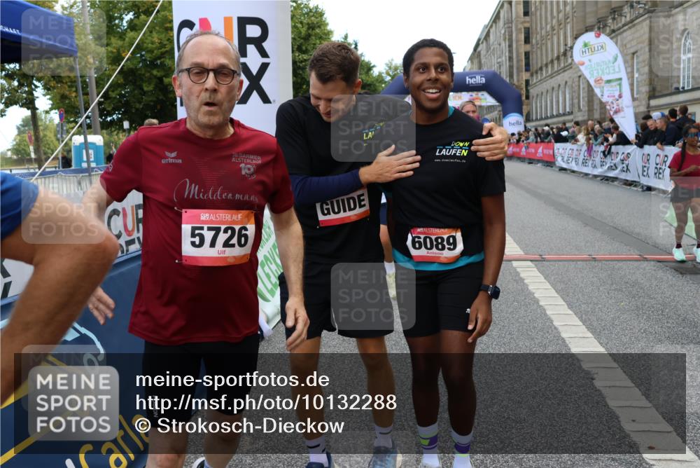 06.09.2026 - CURREX Alsterlauf Strokosch-Dieckow http://msf.ph/oto/10132288 06.09.2026 10:06:05 Ziel 2413, 2457, 2458, 3098, 3842, 3976, 4383, 4679, 4692, 4894, 5174, 5277, 5726, 5781, 6089, 6107, 6385, 8056, 8143, 8161 meine-sportfotos.de