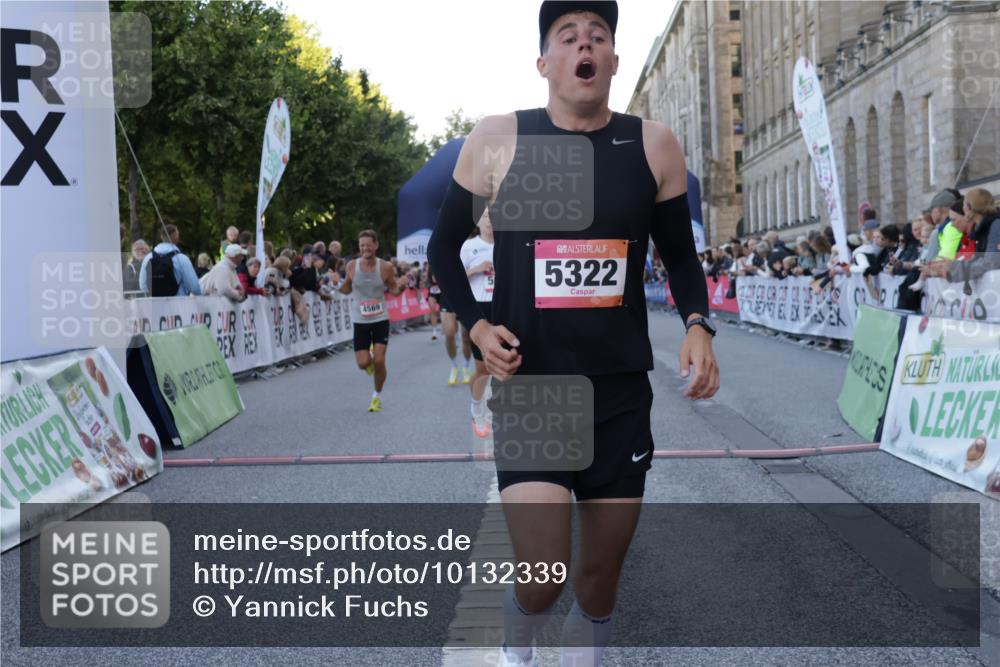06.09.2026 - CURREX Alsterlauf Yannick Fuchs http://msf.ph/oto/10132339 06.09.2026 09:40:16 Ziel 2299, 2831, 3300, 4569, 5150, 5302, 5322, 5399, 5783, 5828, 5925, 5989, 6026, 6222 meine-sportfotos.de