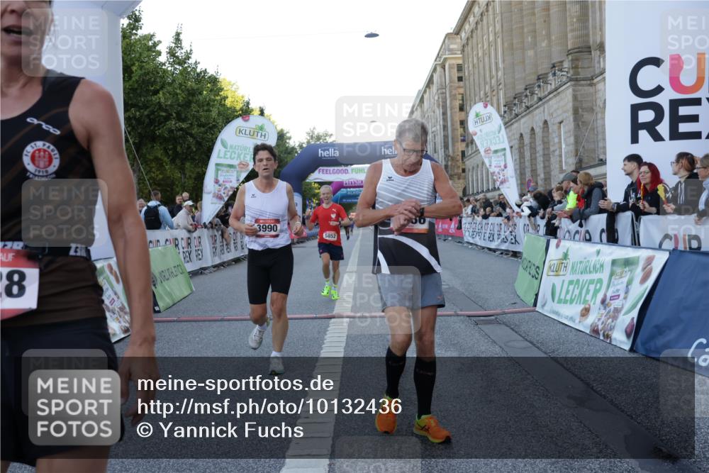 06.09.2026 - CURREX Alsterlauf Yannick Fuchs http://msf.ph/oto/10132436 06.09.2026 09:40:23 Ziel 2299, 3990, 4569, 4636, 5302, 5399, 5783, 5828, 5852, 5989, 6222 meine-sportfotos.de