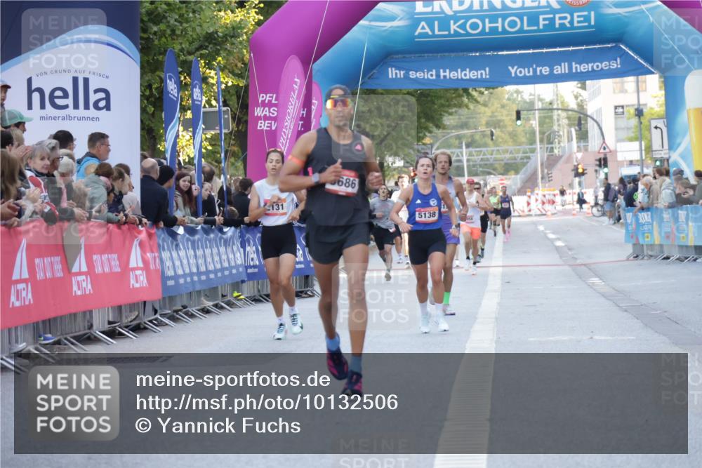 06.09.2026 - CURREX Alsterlauf Yannick Fuchs http://msf.ph/oto/10132506 06.09.2026 09:40:29 Ziel 3990, 4636, 5686, 5852 meine-sportfotos.de