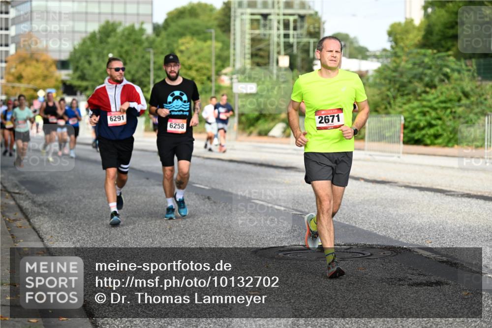 06.09.2026 - CURREX Alsterlauf Dr. Thomas Lammeyer http://msf.ph/oto/10132702 06.09.2026 09:57:00 Laufen 2671, 6291, 6258 meine-sportfotos.de