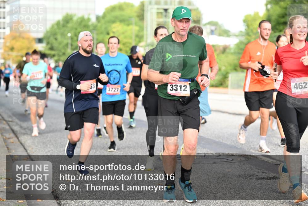 06.09.2026 - CURREX Alsterlauf Dr. Thomas Lammeyer http://msf.ph/oto/10133016 06.09.2026 09:57:31 Laufen 2117, 53, 3727, 3312, 4628 meine-sportfotos.de