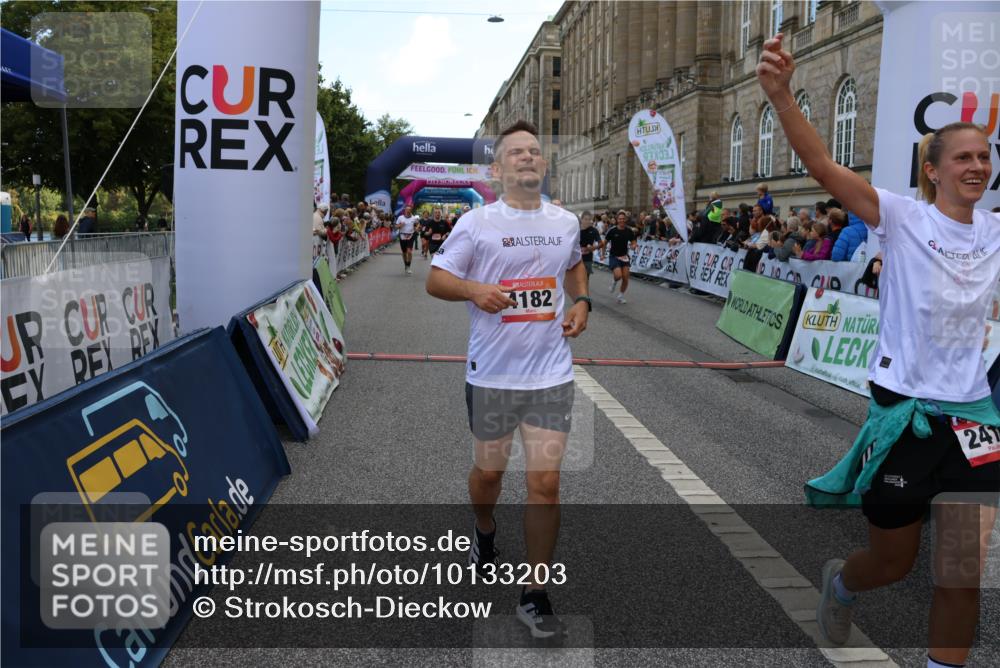 06.09.2026 - CURREX Alsterlauf Strokosch-Dieckow http://msf.ph/oto/10133203 06.09.2026 09:54:19 Ziel 2359, 2405, 2415, 2530, 3391, 3393, 3591, 3770, 4182, 4308, 4309, 4316, 4326, 4564, 5120, 5182, 5353, 5579, 5900, 5934, 6194, 6287, 6442, 8179 meine-sportfotos.de