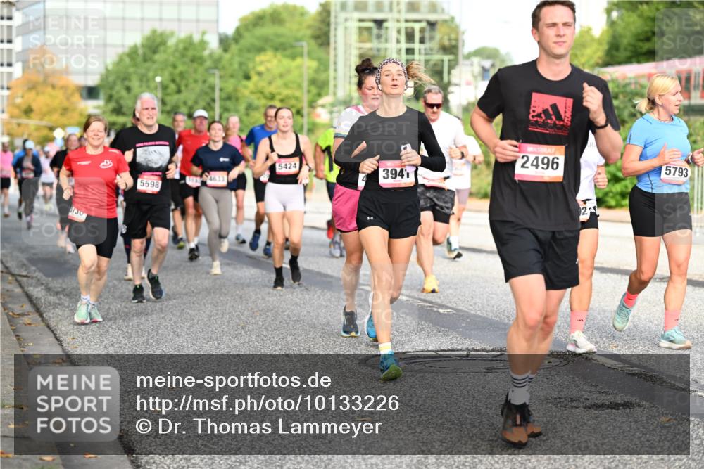 06.09.2026 - CURREX Alsterlauf Dr. Thomas Lammeyer http://msf.ph/oto/10133226 06.09.2026 09:57:52 Laufen 3, 30, 5598, 5424, 3941, 2496, 2, 5793 meine-sportfotos.de