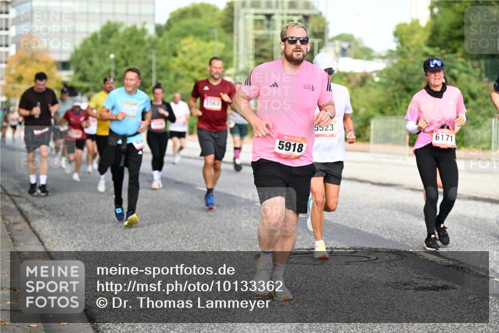 06.09.2026 - CURREX Alsterlauf Dr. Thomas Lammeyer http://msf.ph/oto/10133362 06.09.2026 09:58:05 Laufen 3563, 5918, 5523, 3, 6171 meine-sportfotos.de