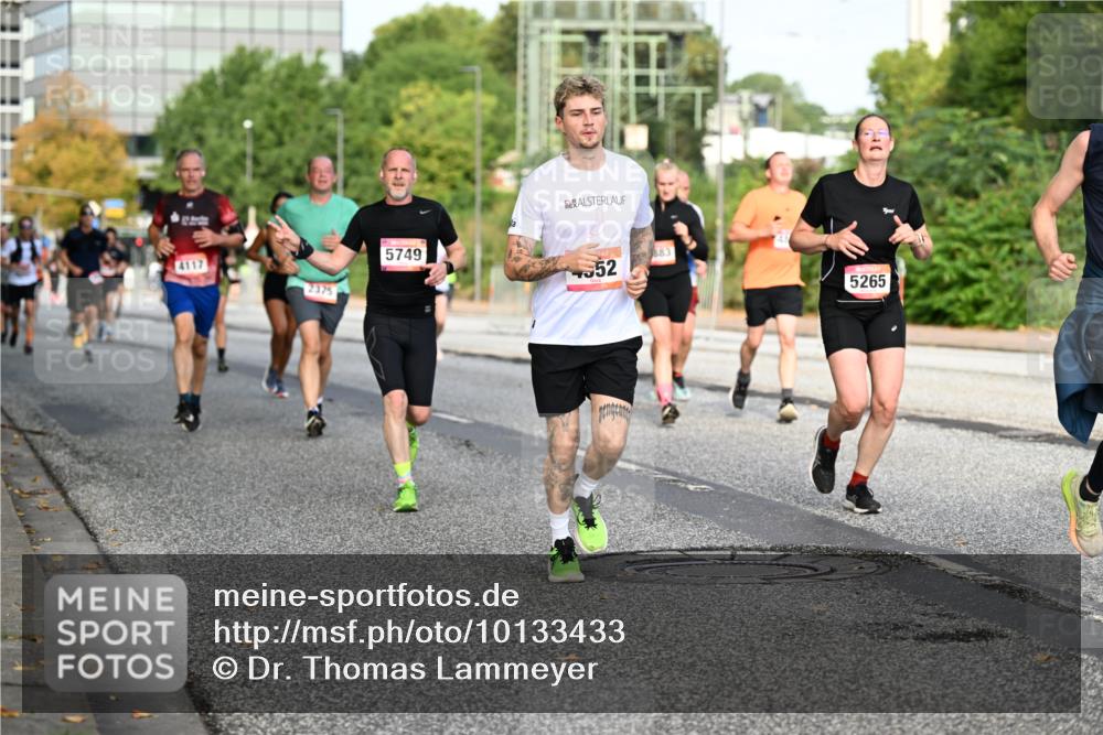 06.09.2026 - CURREX Alsterlauf Dr. Thomas Lammeyer http://msf.ph/oto/10133433 06.09.2026 09:58:17 Laufen 4117, 2375, 5749, 552, 883, 5265 meine-sportfotos.de