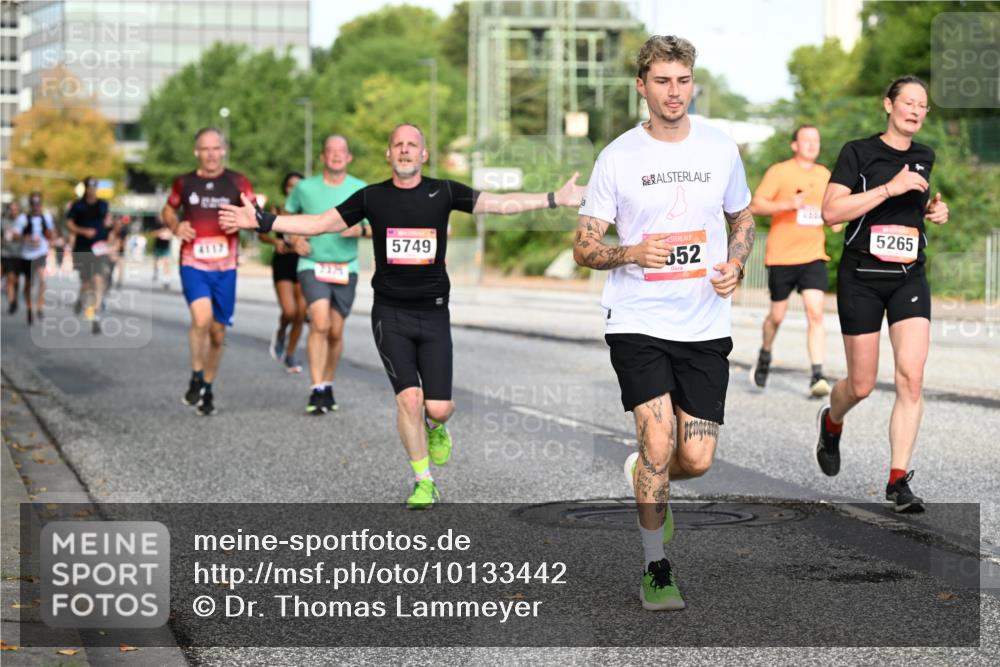 06.09.2026 - CURREX Alsterlauf Dr. Thomas Lammeyer http://msf.ph/oto/10133442 06.09.2026 09:58:18 Laufen 5749, 4117, 1174, 52, 5265 meine-sportfotos.de