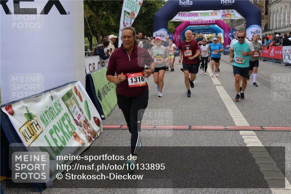 06.09.2026 - CURREX Alsterlauf Strokosch-Dieckow http://msf.ph/oto/10133895 06.09.2026 10:07:49 Ziel 1316, 2123, 2387, 2430, 2654, 2933, 3092, 3576, 3705, 3706, 3722, 3723, 4419, 4473, 5338, 5587, 5588, 5791, 5860, 6044, 6176, 6223, 6382 meine-sportfotos.de