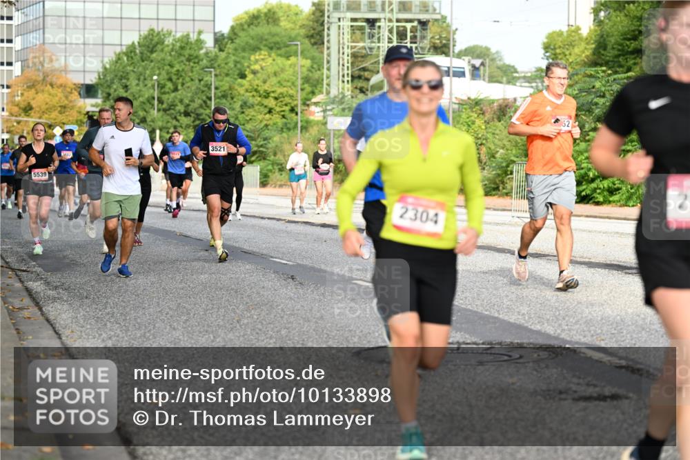 06.09.2026 - CURREX Alsterlauf Dr. Thomas Lammeyer http://msf.ph/oto/10133898 06.09.2026 09:59:01 Laufen 5539, 3521, 2304, 52 meine-sportfotos.de