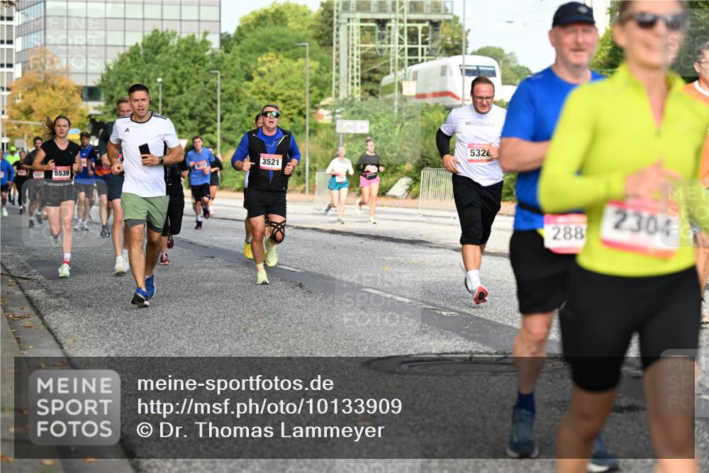 06.09.2026 - CURREX Alsterlauf Dr. Thomas Lammeyer http://msf.ph/oto/10133909 06.09.2026 09:59:02 Laufen 3221, 5539, 3613, 5326, 3521, 288, 2304 meine-sportfotos.de
