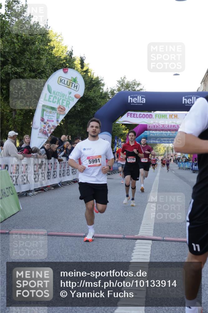 06.09.2026 - CURREX Alsterlauf Yannick Fuchs http://msf.ph/oto/10133914 06.09.2026 09:41:38 Ziel 3201, 3779, 4125, 4483, 4515, 5808, 5991 meine-sportfotos.de