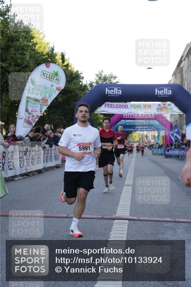 06.09.2026 - CURREX Alsterlauf Yannick Fuchs http://msf.ph/oto/10133924 06.09.2026 09:41:38 Ziel 3201, 3779, 4125, 4483, 4515, 5808, 5991 meine-sportfotos.de