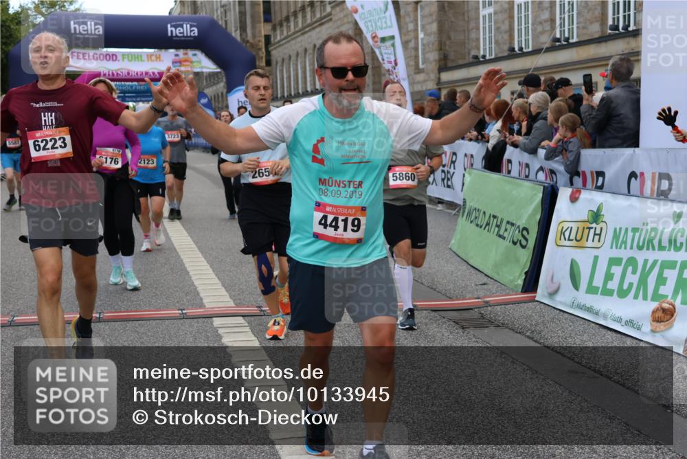 06.09.2026 - CURREX Alsterlauf Strokosch-Dieckow http://msf.ph/oto/10133945 06.09.2026 10:07:51 Ziel 1316, 2123, 2387, 2654, 2933, 3092, 3576, 3705, 3706, 3722, 3723, 3915, 3932, 4419, 4473, 5324, 5338, 5587, 5588, 5791, 5860, 6044, 6176, 6223, 6382 meine-sportfotos.de