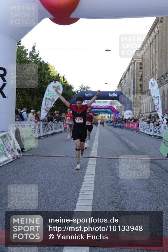 06.09.2026 - CURREX Alsterlauf Yannick Fuchs http://msf.ph/oto/10133948 06.09.2026 09:41:40 Ziel 3201, 3779, 4125, 4483, 4515, 5991 meine-sportfotos.de