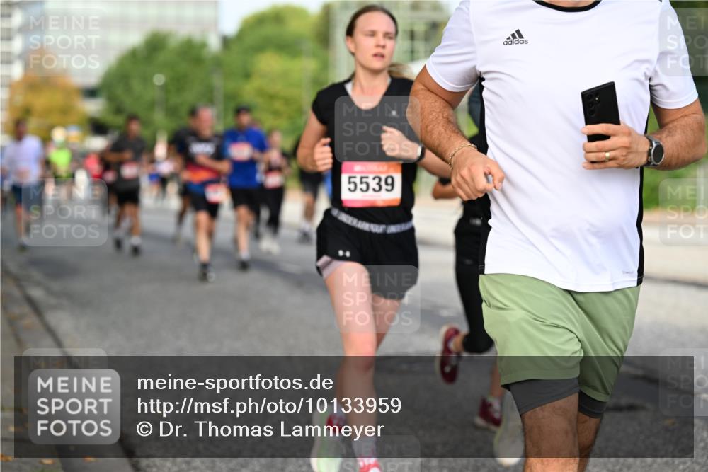 06.09.2026 - CURREX Alsterlauf Dr. Thomas Lammeyer http://msf.ph/oto/10133959 06.09.2026 09:59:07 Laufen 5539 meine-sportfotos.de