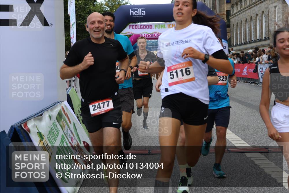06.09.2026 - CURREX Alsterlauf Strokosch-Dieckow http://msf.ph/oto/10134004 06.09.2026 09:54:41 Ziel 2179, 2433, 2477, 3233, 3410, 3478, 3629, 4974, 5116, 5250, 5447, 5589, 5654, 5700, 5701, 6011, 6079, 6329, 6331, 6437 meine-sportfotos.de