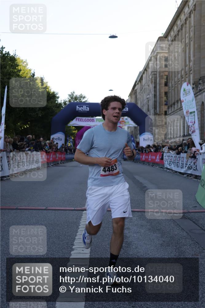06.09.2026 - CURREX Alsterlauf Yannick Fuchs http://msf.ph/oto/10134040 06.09.2026 09:41:44 Ziel 3201, 3779, 4125, 4483, 4515, 5991 meine-sportfotos.de